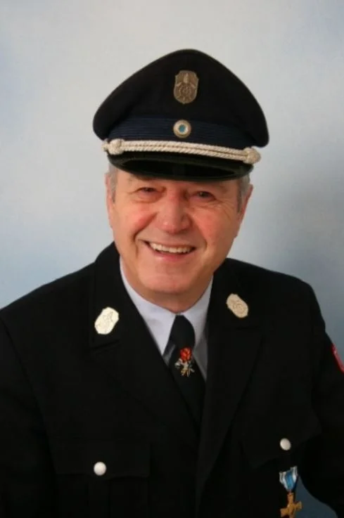 Schuster Senior.JPG